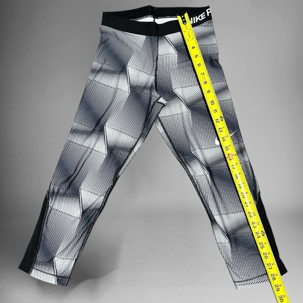 Nike Pro Womens Legging Sz M Monochrome black grey Patterned Leggings Dri-Fir - Picture 2 of 9